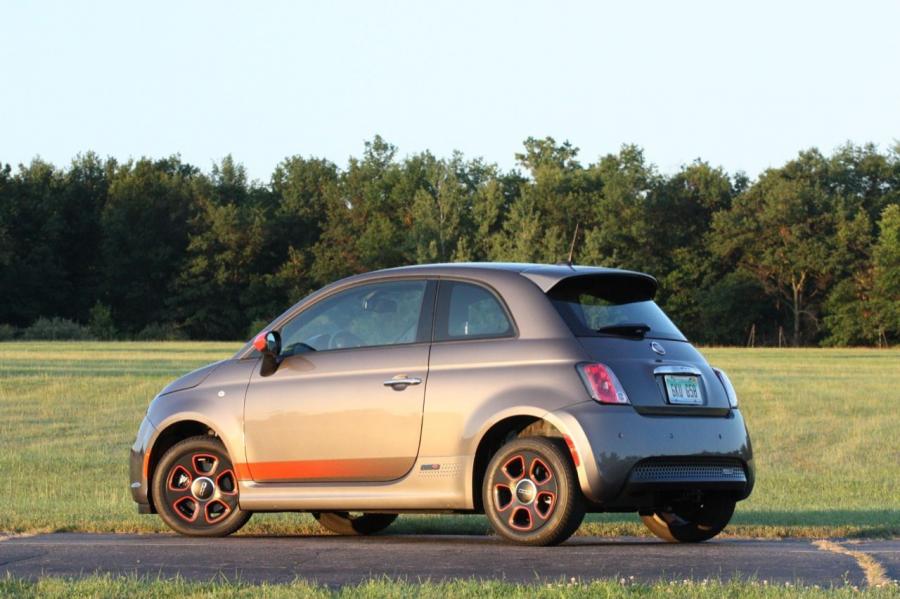  Fiat 500e 2013 года  (фото 140 из 141)